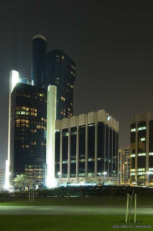 Hilton Baynunah Hotel Абу Даби Екстериор снимка